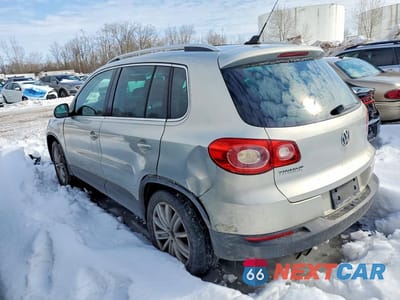 Drugie zdjęcie samochodu z przodu: 2011 VOLKSWAGEN TIGUAN S VIN:WVGAV7AXXBW539831 - miniatura