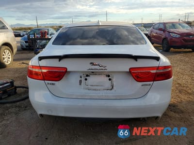 Zdjęcie 6 z 12 samochodu: 2018 JAGUAR XE VIN:SAJAR4FX4JCP27312 - miniatura