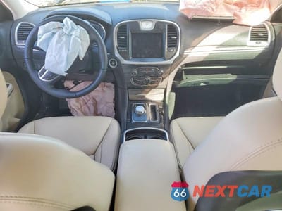 Zdjęcie 8 z 11 samochodu: 2018 CHRYSLER 300 TOURING VIN:2C3CCAAG8JH222647 - miniatura