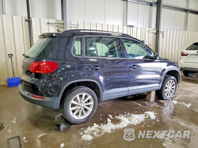 Trzecie zdjęcie samochodu z tyłu: 2018 VOLKSWAGEN TIGUAN LIMITED VIN:WVGBV7AX8JK005799 - miniatura