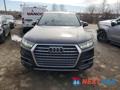 Piąte zdjęcie samochodu w środku: 2019 AUDI Q7 PRESTIGE VIN:WA1VAAF76KD012690 - miniatura
