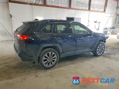 Trzecie zdjęcie samochodu z tyłu: 2021 TOYOTA RAV4 LIMITED VIN:JTMN1RFV0MD078920 - miniatura