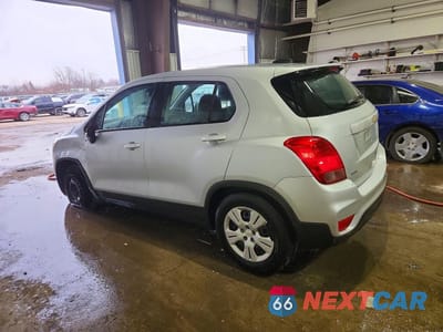 Drugie zdjęcie samochodu z przodu: 2018 CHEVROLET TRAX LS VIN:3GNCJKSB7JL221207 - miniatura
