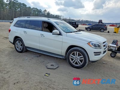 Czwarte zdjęcie samochodu z boku: 2013 MERCEDES-BENZ GL 450 4MATIC VIN:4JGDF7CE3DA150387 - miniatura