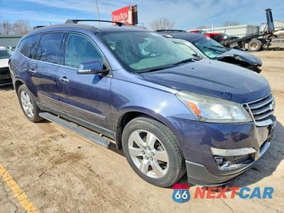 Czwarte zdjęcie samochodu z boku: 2013 CHEVROLET TRAVERSE LTZ VIN:1GNKVLKD0DJ223156 - miniatura