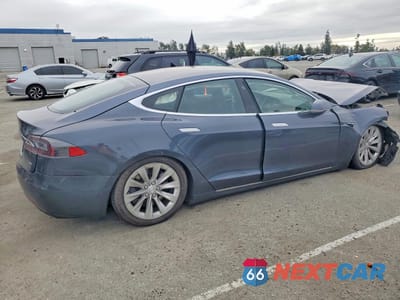 Trzecie zdjęcie samochodu z tyłu: 2018 TESLA MODEL S VIN:5YJSA1E20JF282651 - miniatura