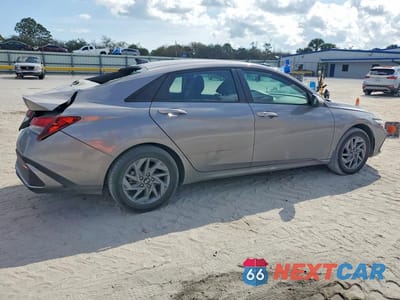 Trzecie zdjęcie samochodu z tyłu: 2024 HYUNDAI ELANTRA SEL VIN:KMHLM4DG7RU693098 - miniatura