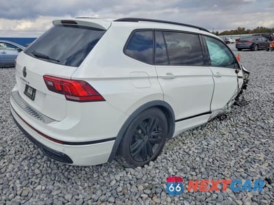 Trzecie zdjęcie samochodu z tyłu: 2022 VOLKSWAGEN TIGUAN SE R-LINE BLACK VIN:3VVCB7AX7NM073982 - miniatura