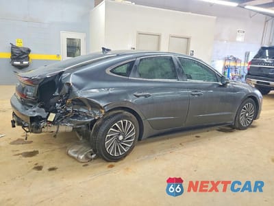 Trzecie zdjęcie samochodu z tyłu: 2022 HYUNDAI SONATA HYBRID VIN:KMHL34JJ6NA050868 - miniatura