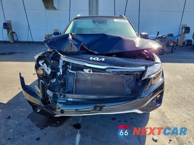 Piąte zdjęcie samochodu w środku: 2023 KIA SELTOS EX VIN:KNDERCAA9P7451515 - miniatura