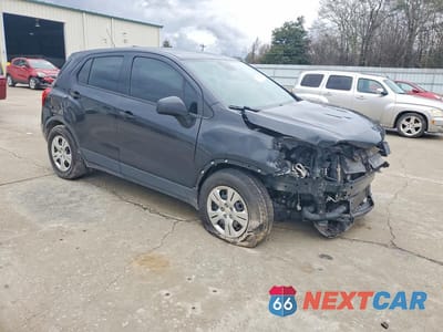 Czwarte zdjęcie samochodu z boku: 2018 CHEVROLET TRAX LS VIN:3GNCJKSB5JL303937 - miniatura