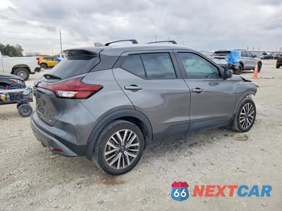 Trzecie zdjęcie samochodu z tyłu: 2022 NISSAN KICKS SV VIN:3N1CP5CV6NL499459 - miniatura