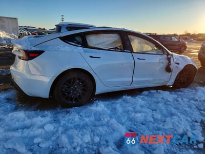 Trzecie zdjęcie samochodu z tyłu: 2025 TESLA MODEL 3 VIN:5YJ3E1EB5SF912464 - miniatura