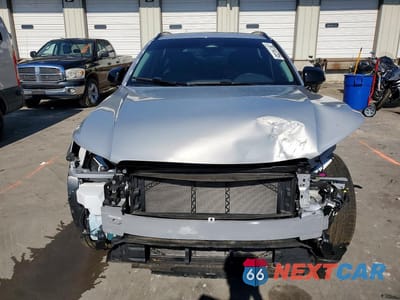 Piąte zdjęcie samochodu w środku: 2025 VOLVO XC40 PLUS VIN:YV4L12UC4S2514254 - miniatura