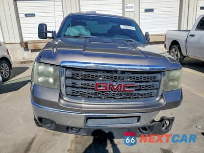 Piąte zdjęcie samochodu w środku: 2013 GMC SIERRA K2500 HEAVY DUTY VIN:1GT22ZCG4DZ116271 - miniatura