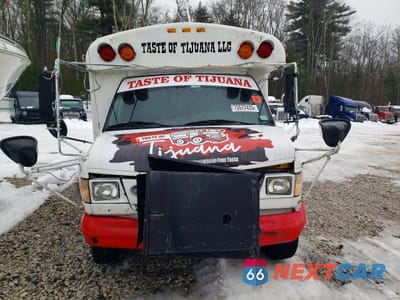 Piąte zdjęcie samochodu w środku: 2002 FORD ECONOLINE E350 SUPER DUTY CUTAWAY VAN VIN:1FDSE35F22HA82659 - miniatura