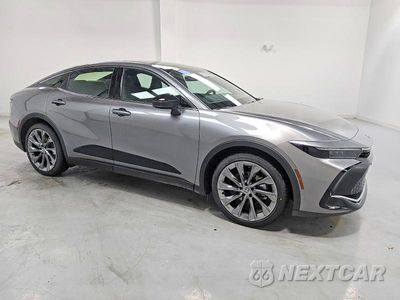 Czwarte zdjęcie samochodu z boku: 2026 TOYOTA CROWN XLE VIN:JTDAAAAF7T3042436 - miniatura