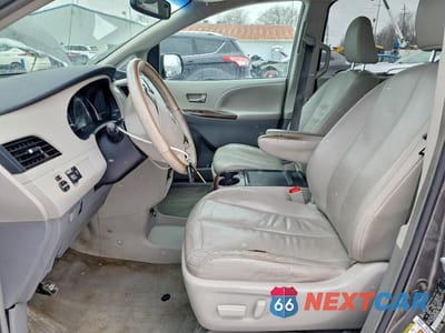 Zdjęcie 7 z 12 samochodu: 2013 TOYOTA SIENNA XLE 8-PASSENGER VIN:5TDYK3DC2DS362272 - miniatura