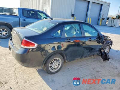 Trzecie zdjęcie samochodu z tyłu: 2010 FORD FOCUS SE VIN:1FAHP3FN3AW144259 - miniatura