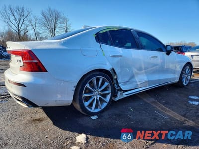 Trzecie zdjęcie samochodu z tyłu: 2021 VOLVO S60 T5 MOMENTUM VIN:7JR102TZ9MG113437 - miniatura