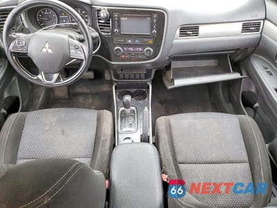 Zdjęcie 8 z 13 samochodu: 2017 MITSUBISHI OUTLANDER ES VIN:JA4AD2A31HZ057757 - miniatura