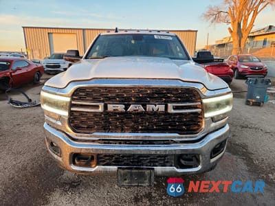 Piąte zdjęcie samochodu w środku: 2022 RAM 2500 VIN:3C6UR5DL4NG191117 - miniatura