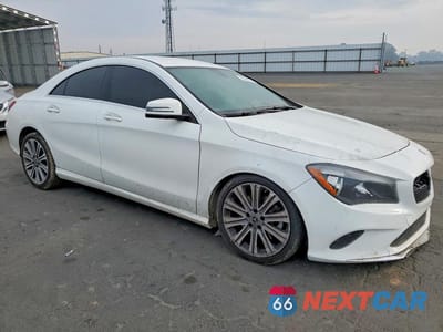 Czwarte zdjęcie samochodu z boku: 2018 MERCEDES-BENZ CLA 250 VIN:WDDSJ4EB2JN645816 - miniatura