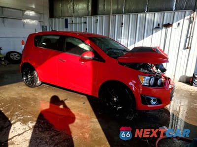 Czwarte zdjęcie samochodu z boku: 2015 CHEVROLET SONIC LTZ VIN:1G1JE6SB8F4206913 - miniatura