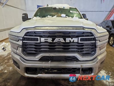 Piąte zdjęcie samochodu w środku: 2026 RAM 2500 BIG HORN VIN:3C6UR5DLXTG163674 - miniatura