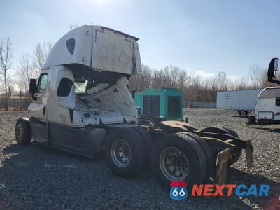 Trzecie zdjęcie samochodu z tyłu: 2015 FREIGHTLINER CASCADIA SEMI TRUCK VIN:3AKJGLD58FSGR7772 - miniatura