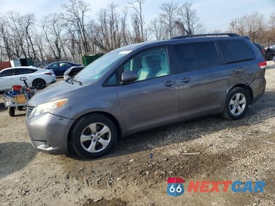 2012 TOYOTA SIENNA LE 8-PASSENGER 5TDKK3DC5CS245807 - główne zdjęcie licytacji z USA - miniatura