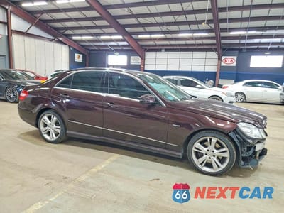 Czwarte zdjęcie samochodu z boku: 2012 MERCEDES-BENZ E 350 4MATIC VIN:WDDHF8JB6CA653808 - miniatura