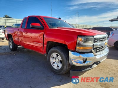 Czwarte zdjęcie samochodu z boku: 2016 CHEVROLET SILVERADO K1500 LT VIN:1GCVKREH0GZ371491 - miniatura