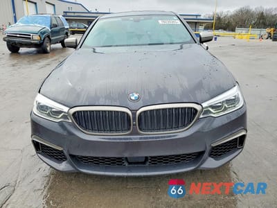 Piąte zdjęcie samochodu w środku: 2018 BMW M550XI VIN:WBAJB9C51JB035479 - miniatura