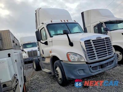 2016 FREIGHTLINER CASCADIA 125 SEMI TRUCK 1FUBGEDV3GLHC5616 - główne zdjęcie licytacji z USA - miniatura