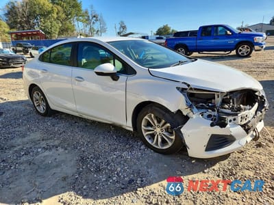Czwarte zdjęcie samochodu z boku: 2019 CHEVROLET CRUZE LT VIN:1G1BE5SM9K7123791 - miniatura