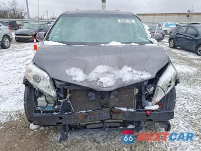 Piąte zdjęcie samochodu w środku: 2013 TOYOTA SIENNA XLE 8-PASSENGER VIN:5TDYK3DC2DS362272 - miniatura