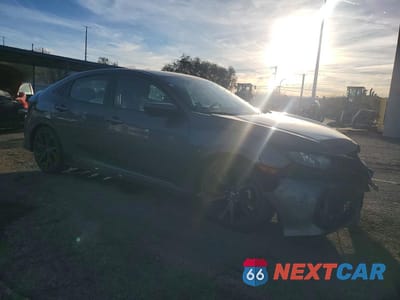 Czwarte zdjęcie samochodu z boku: 2018 HONDA CIVIC SPORT VIN:SHHFK7H48JU230925 - miniatura
