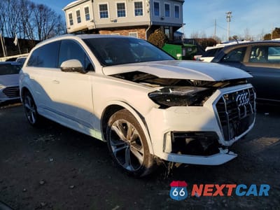 Czwarte zdjęcie samochodu z boku: 2020 AUDI Q7 PREMIUM PLUS VIN:WA1LXAF74LD006488 - miniatura
