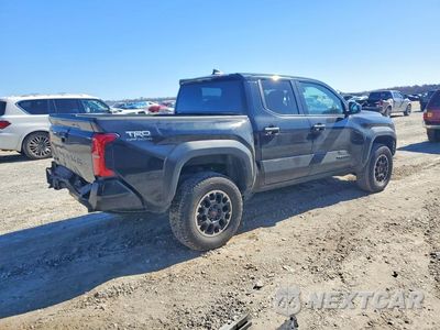 Trzecie zdjęcie samochodu z tyłu: 2024 TOYOTA TACOMA VIN:3TMLB5JN7RM023462 - miniatura