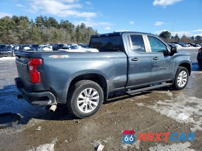 Trzecie zdjęcie samochodu z tyłu: 2020 CHEVROLET SILVERADO K1500 CUSTOM VIN:1GCRYBEH2LZ359375 - miniatura