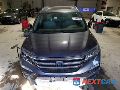 Piąte zdjęcie samochodu w środku: 2017 HONDA PILOT TOURING VIN:5FNYF6H94HB032910 - miniatura