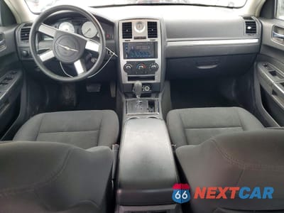 Zdjęcie 8 z 12 samochodu: 2009 CHRYSLER 300 VIN:2C3KA43D89H547557 - miniatura