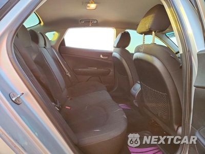 Zdjęcie 10 z 12 samochodu: 2019 KIA OPTIMA LX VIN:5XXGT4L30KG290633 - miniatura