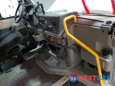 Zdjęcie 8 z 13 samochodu: 2016 ISUZU REACH DELIVERY VAN VIN:JALB4T172G7W00268 - miniatura