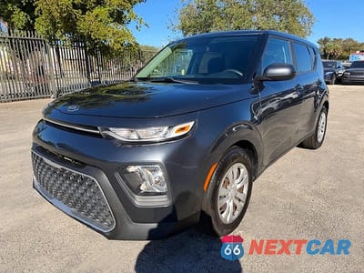 2020 KIA SOUL LX KNDJ23AU7L7011770 - główne zdjęcie licytacji z USA - miniatura