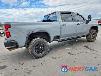 Trzecie zdjęcie samochodu z tyłu: 2025 CHEVROLET SILVERADO K2500 ZR2 VIN:1GC4KYE75SF159175 - miniatura