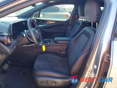 Zdjęcie 7 z 13 samochodu: 2025 CHEVROLET BLAZER RS VIN:3GNKDDRM7SS215596 - miniatura