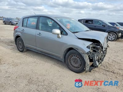 Czwarte zdjęcie samochodu z boku: 2011 NISSAN VERSA 1.8 S VIN:3N1BC1CP7BL390845 - miniatura