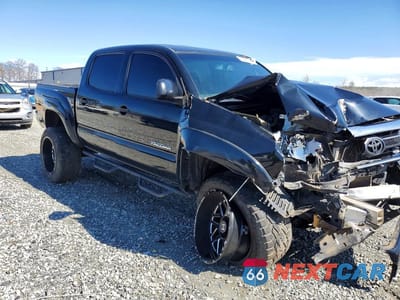 Czwarte zdjęcie samochodu z boku: 2013 TOYOTA TACOMA V6 VIN:5TFLU4EN1DX070777 - miniatura